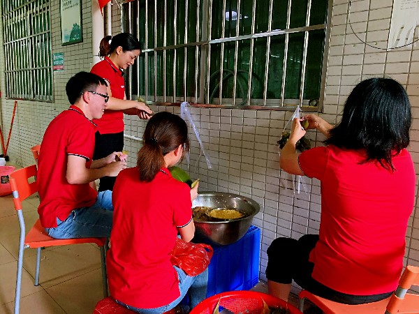 黄瓜视频破解下载黄瓜视频下载网址廠家開展端午節包粽子活動